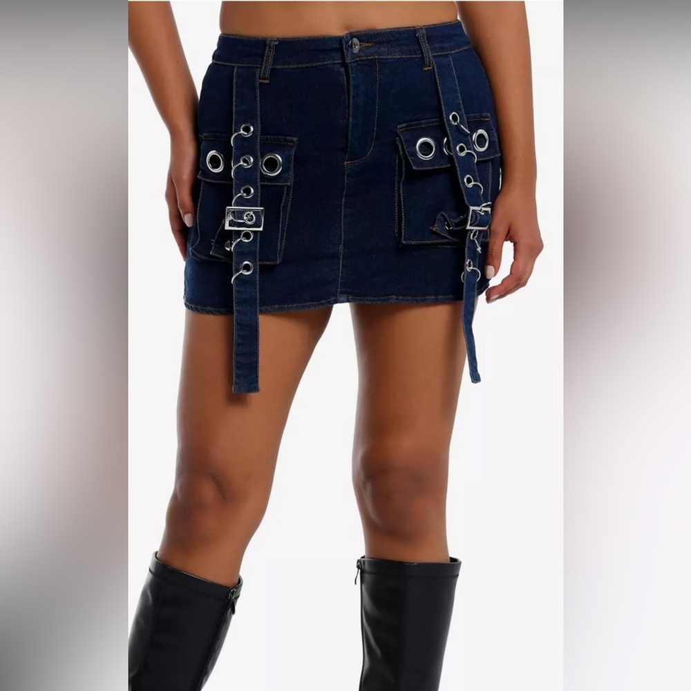 Hot Topic Social Collision Skirt - Women’s Blue Denim Mini with Grommets. Size 2